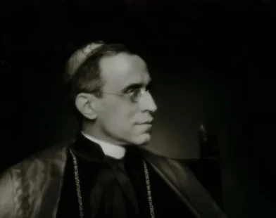 O papa que explodiu devido a um embalsamamento que deu errado
