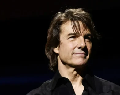 O que Tom Cruise fez no rosto? Dizem que parece 10 anos mais novo