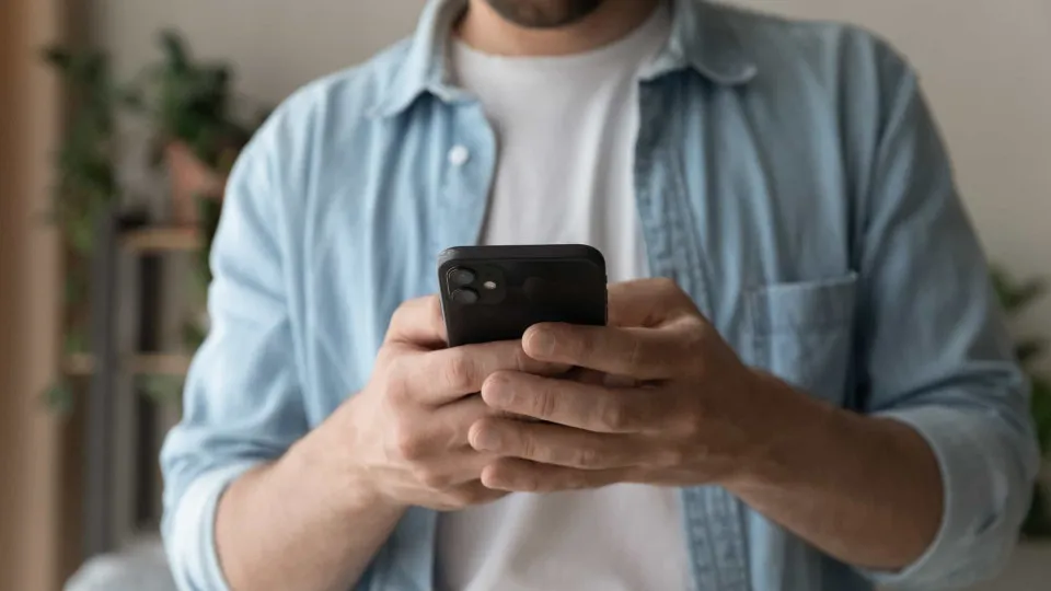 Os 5 tipos de aplicativos que não deve instalar no celular