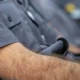 PM que jogou homem de ponte tem oito anos de corporação e respondeu a 2 inquéritos