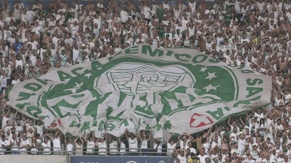 Palmeiras arrecada R$ 1,2 bi, mas gasto elevado e queda de premiação são alertas