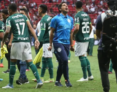 Palmeiras pode ter mudança no meio-campo após corneta de Abel e data Fifa