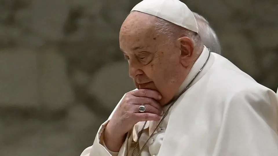 Papa Francisco apresenta melhora gradual, mas quadro ainda é complexo, diz Vaticano