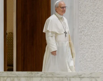 Papa viraliza dando bronca em irmão por não atender ao telefone; veja