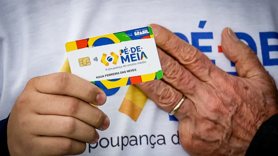 Pé-de-Meia paga R$ 1 mil a alunos dos anos iniciais do ensino médio