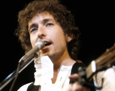 Pintura que Bob Dylan deu em troca de leitura de mapa astral é vendida por R$ 1 milhão