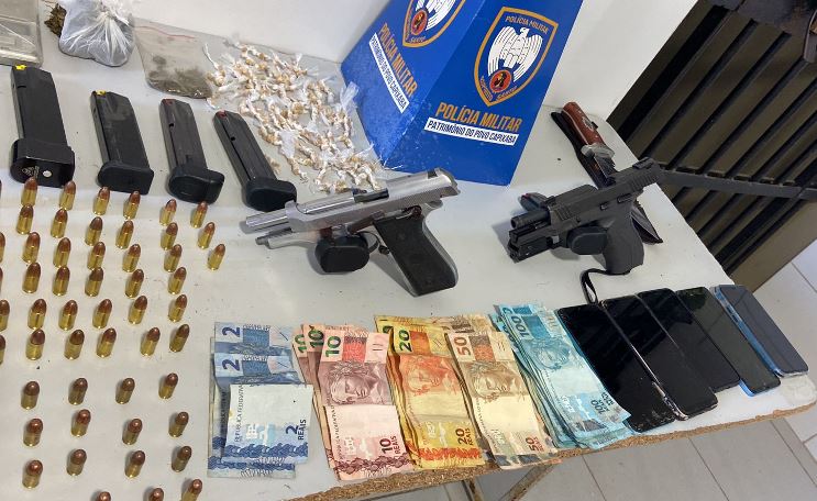 Polícia Militar de Sooretama apreende mais de 300 pedras de crack, outras drogas, duas armas de fogo além de deter quatro suspeitos