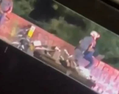 Polícia de SP diz que homem jogado de ponte por PMs está vivo, mas ainda não foi identificado