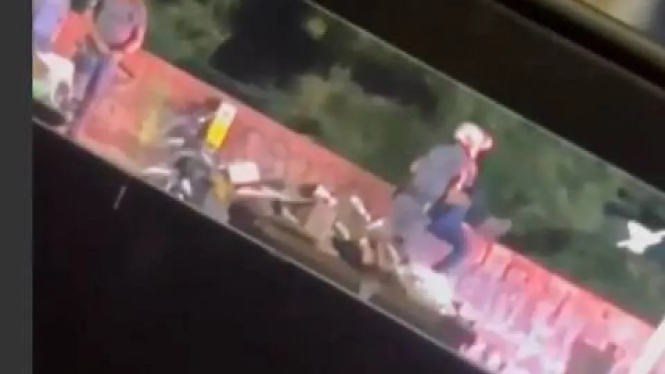 Polícia de SP diz que homem jogado de ponte por PMs está vivo, mas ainda não foi identificado