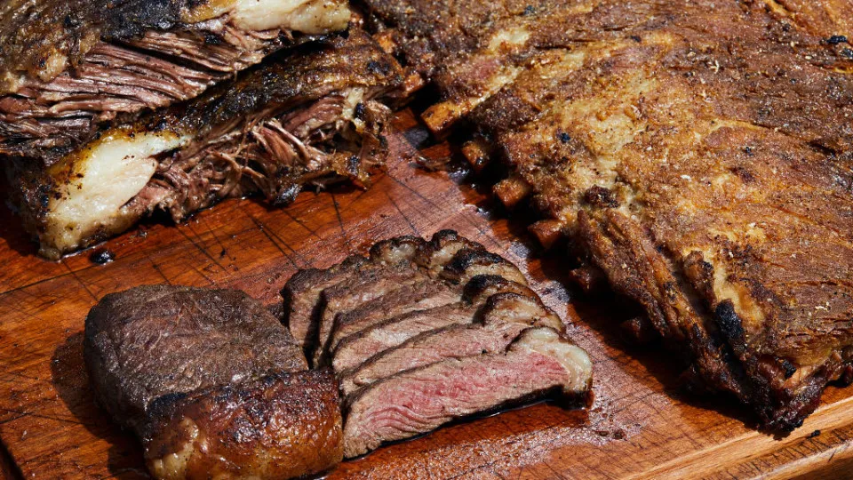 Policial é preso por comer picanha, beber cervejas e se recusa pagar