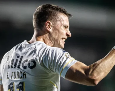 Por que o Santos reintegrou atacante após prejuízo de R$ 6,5 milhões?