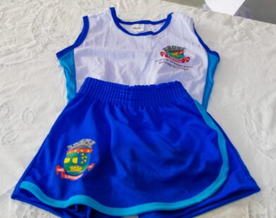 Prefeitura de Linhares inicia entrega de uniformes escolares para os alunos matriculados na rede municipal de ensino