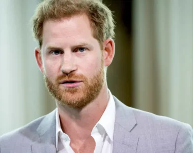 Príncipe Harry: "Queria uma reconciliação, mas meu pai não fala comigo"