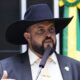 “Produtor está à míngua enquanto primeira-dama viaja de jatinho”, questiona deputado