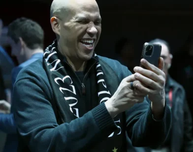 Quem é Cory Booker, democrata que bateu recorde de discurso mais longo da história do Senado dos EUA