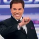 Quer conhecer a história de Silvio Santos e o SBT? Veja dicas de série, filme e livros