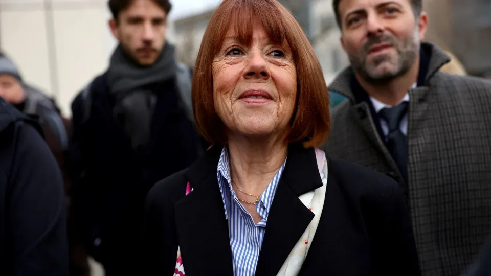 Rainha Camilla envia carta de apoio a Gisèle Pelicot após caso de abuso