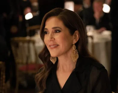 Rainha Mary usa pulseira histórica de 175 anos em jantar em Paris; veja