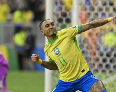 Raphinha se torna protagonista com estudo e versatilidade em campo