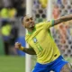 Raphinha se torna protagonista com estudo e versatilidade em campo