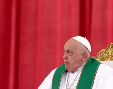 Recuperação de papa Francisco foi 'como um milagre', diz médico