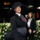Rihanna confirma terceira gravidez ao exibir barriga no Met Gala 2025
