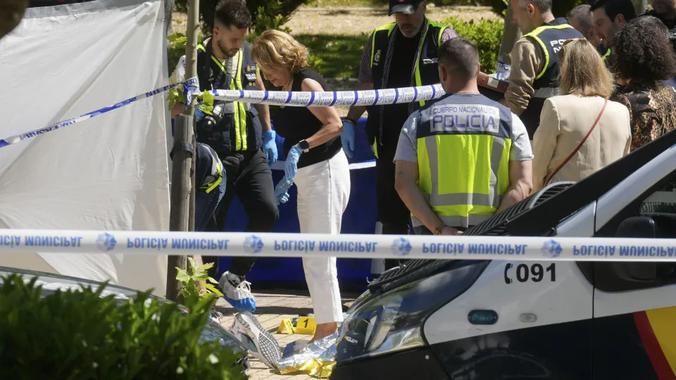 Rival de Zelensky é morto a tiros em frente à porta de colégio, em Madri
