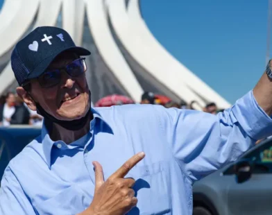 Roberto Jefferson deixa hospital após quase dois anos e volta para prisão domiciliar