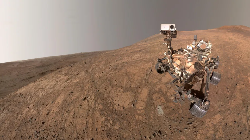 Robô da NASA faz selfie em Marte e flagra redemoinho ao fundo
