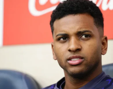 Rodrygo paga caro por polivalência e é o mais substituído da seleção
