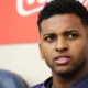 Rodrygo paga caro por polivalência e é o mais substituído da seleção