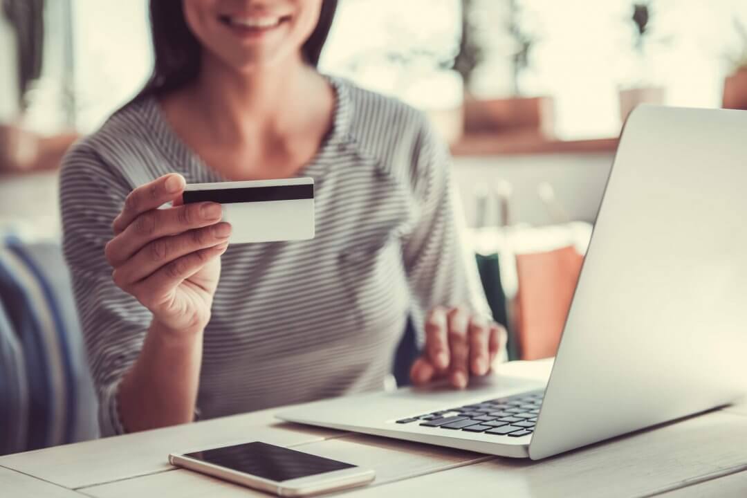 Saiba como se proteger ao fazer compras on-line para o Dia das Mães
