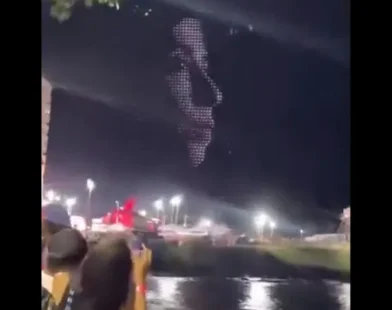 Salvador homenageia Fernanda Torres com show de drones durante o Carnaval