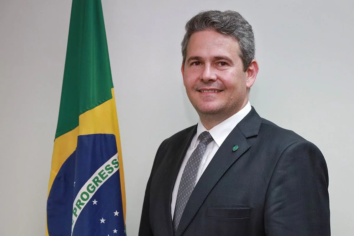 Secretário de Defesa Agropecuária diz que caso de gripe aviária “não é uma falha” no sistema