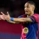 Sem Raphinha, Barcelona vence Osasuna e mantém liderança do Espanhol