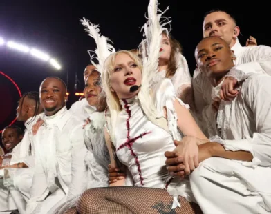 Show histórico de Lady Gaga junta mais de 2 milhões; veja as imagens