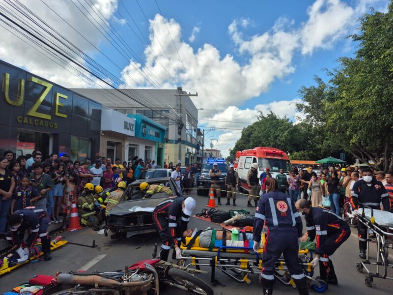 Simulação de acidente reforça a conscientização sobre segurança no trânsito em Taiobeiras