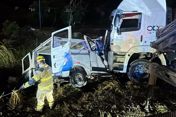 “Situação caótica”, diz bombeiro sobre acidente que matou 9 em MG
