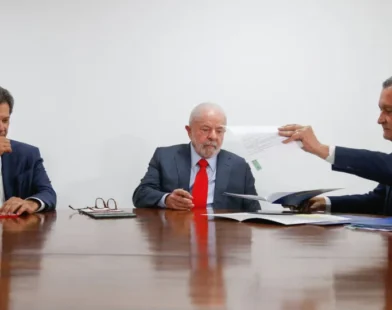 Sob pressão, governo agora admite 'alternativas' ao aumento do IOF