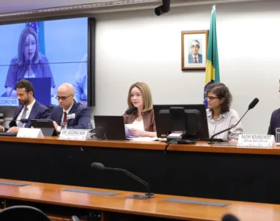 Socorro Neri faz audiência pública sobre educação financeira e defende tema no currículo escolar | ac24horas