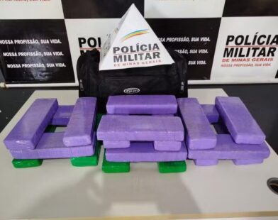 Suspeita é presa após PM encontrar 20 barras de maconha em ônibus na rodoviária de Janaúba