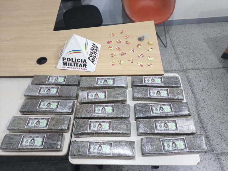 Suspeito de tráfico é preso com maconha e ecstasy em ônibus de turismo em Francisco Sá