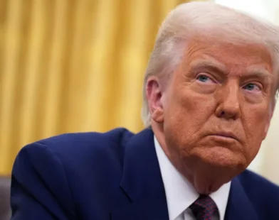 Tarifas de Trump e políticas imigratórias podem aumentar custo de construção de casas nos EUA