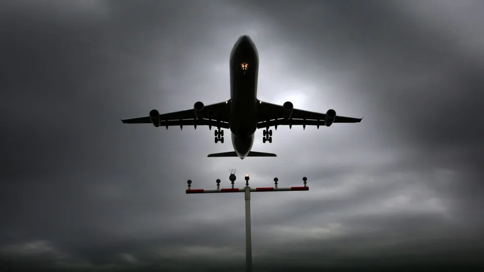 Tráfego aéreo de passageiros na Europa sobe e supera níveis pré-pandemia