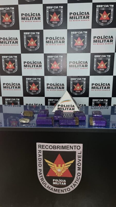 Traficante de 19 anos é preso com 8 barras de maconha escondidas em matagal em Pirapora