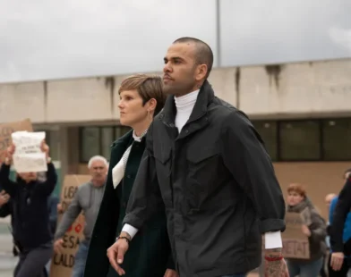 Tribunal espanhol absolve Daniel Alves do crime de estupro
