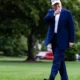 Trump adia tarifa maior para UE após conversa com Von der Leyen