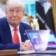 Trump dá conselho matrimonial curioso a Macron após vídeo viral