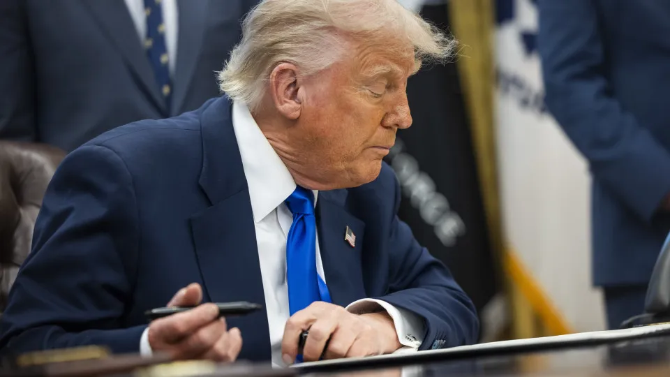 Trump declara que vai anunciar "grande acordo comercial"