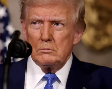 Trump explora tensão com Europa ao lado de premiê da Irlanda em dia de celebração